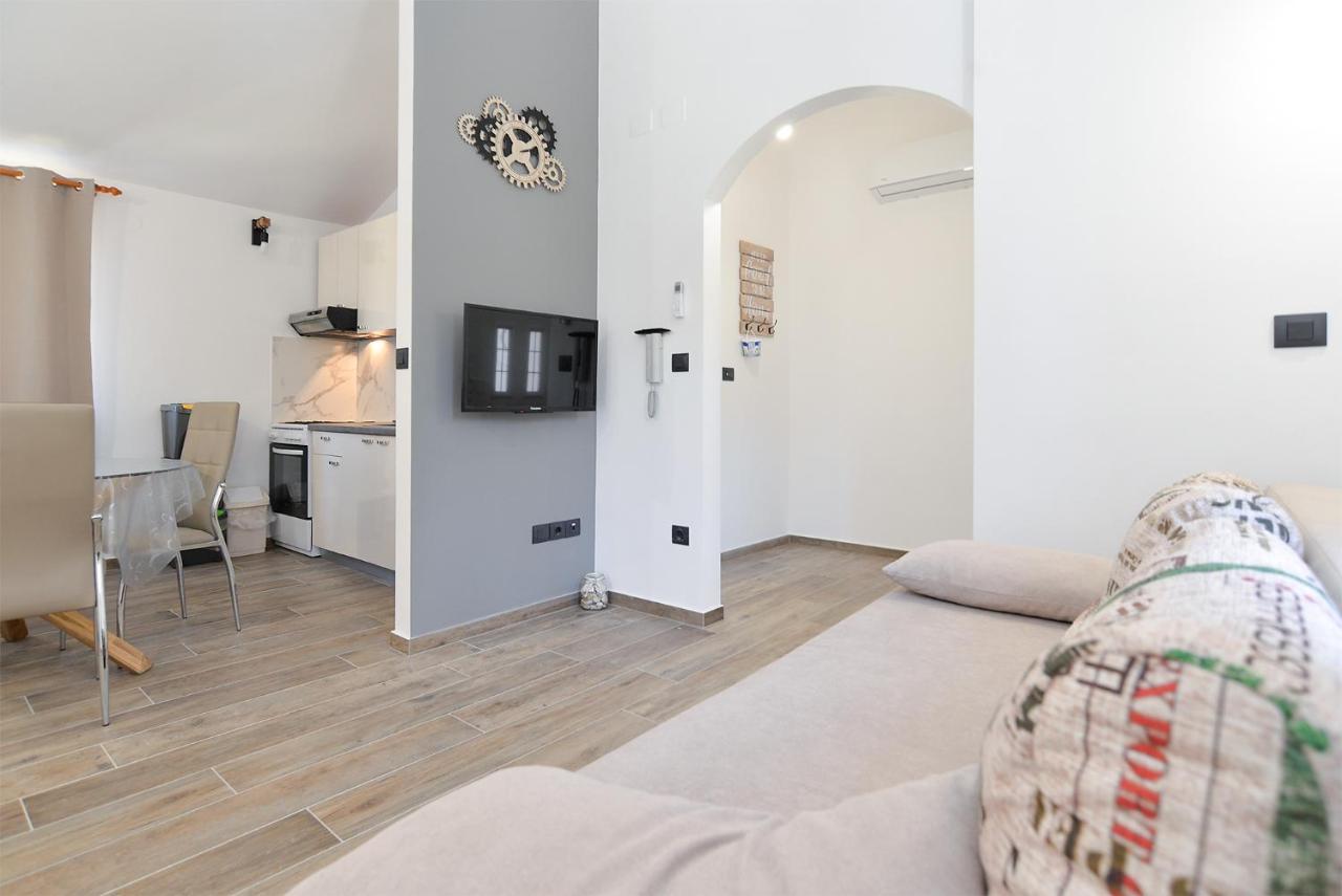 Apartments Elizabeta 1701 Fažana Buitenkant foto