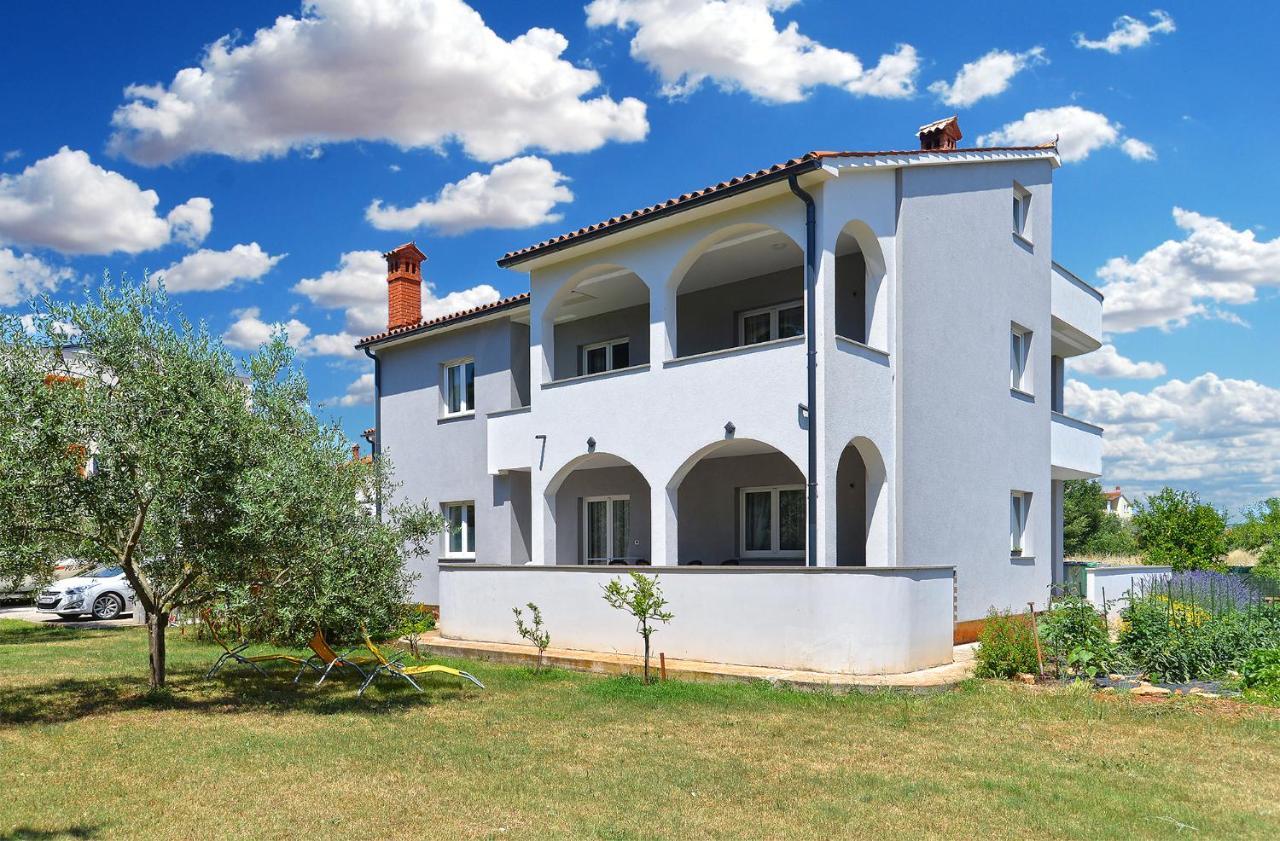 Apartments Elizabeta 1701 Fažana Buitenkant foto