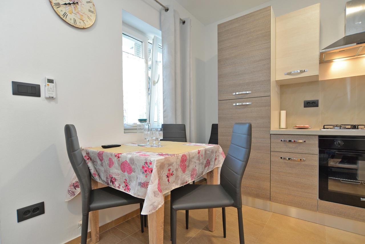 Apartments Elizabeta 1701 Fažana Buitenkant foto